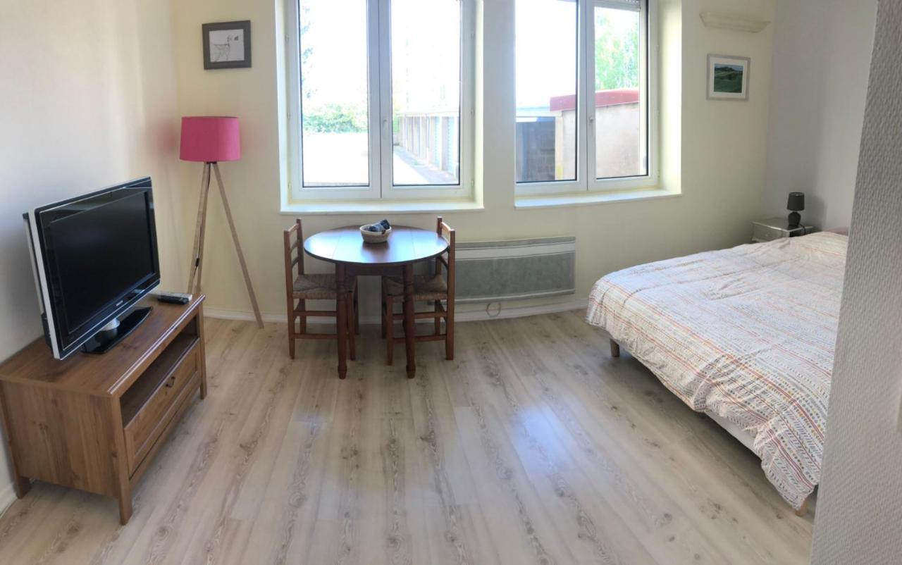 Le Comtois, Studio Au Calme Proche De La Gare Besancon Bagian luar foto